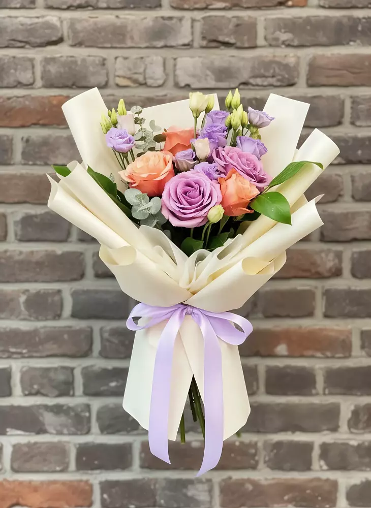 Букет цветов из: Лизиантусы и Розы в Жердевке