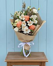 Букет цветов из:  Альстромерии, Лизиантусы, Розы и Хризантемы в Жердевке