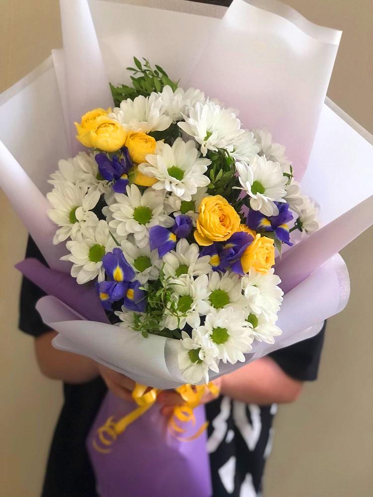Букет цветов из: Ирисы, Хризантемы и Розы в Жердевке