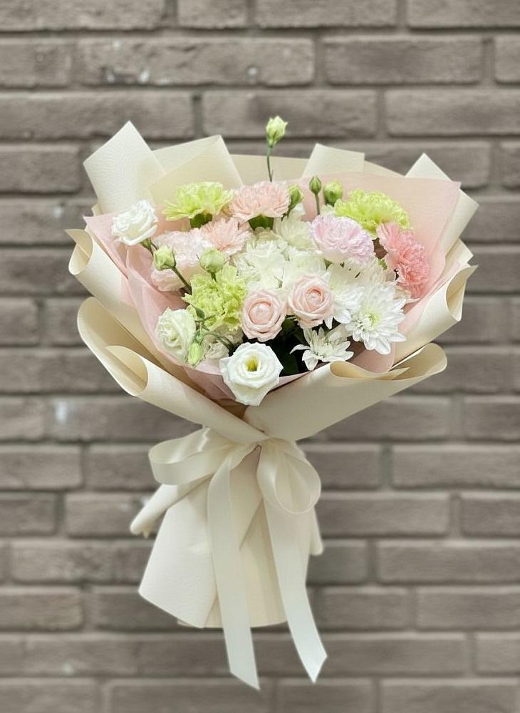 Букет цветов из: Гвоздики, Розы, Лизиантусы и Хризантемы в Жердевке