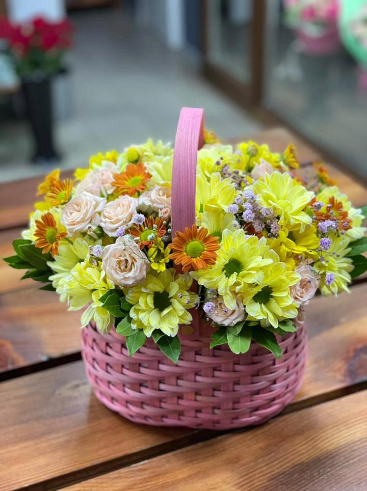 Цветочная композиция из Хризантемы и Розы в корзине в Жердевке