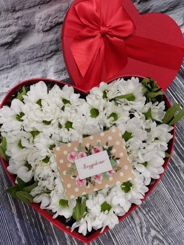 Цветочная композиция из Хризантемы в виде сердца в Жердевке