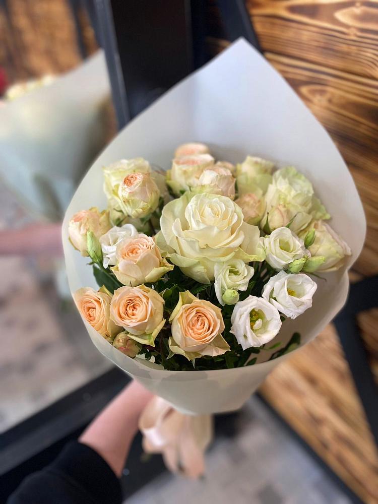 Букет цветов из: Розы и Лизиантусы в Жердевке